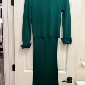 Elegant Alice + Olivia Green 2 piece sweater and slacks.